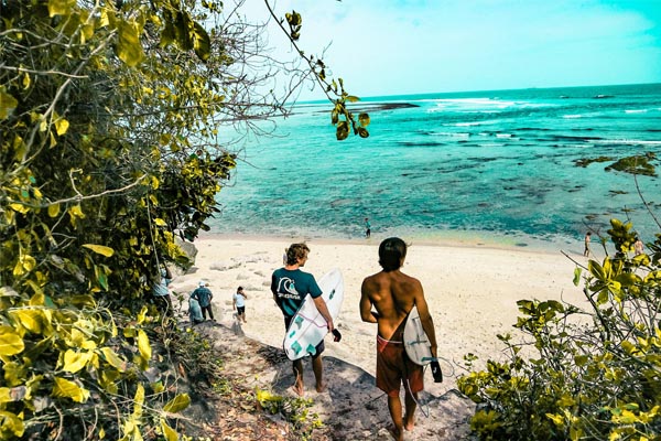 dove surfare in indonesia